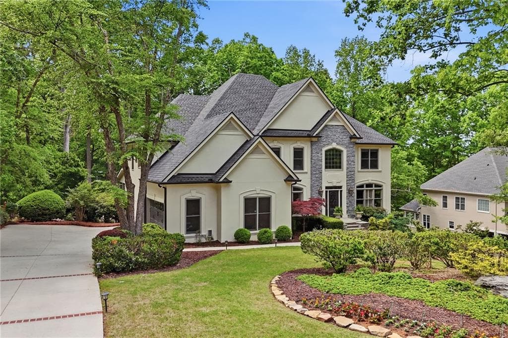 7 bedroom, 4 bathroom, 6,010 sq ft single family residence for sale at 630 Danas Ridge Drive, Roswell, GA 30075 — photo 2