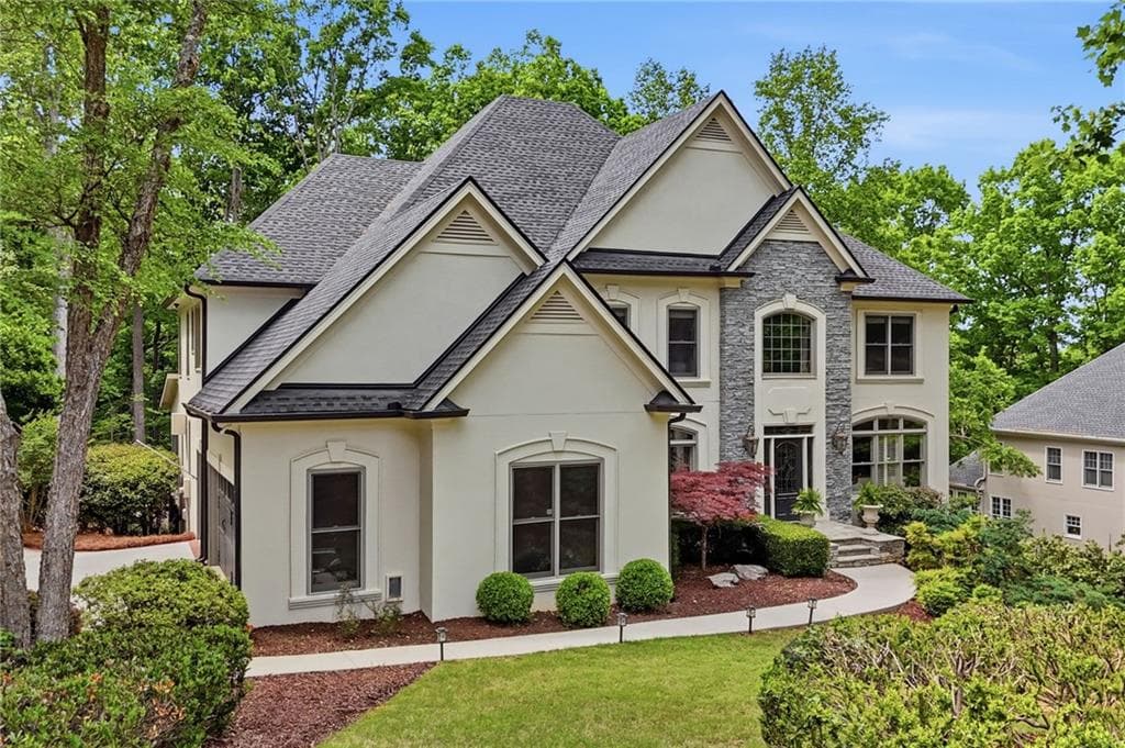 7 bedroom, 4 bathroom, 6,010 sq ft single family residence for sale at 630 Danas Ridge Drive, Roswell, GA 30075 — photo 3