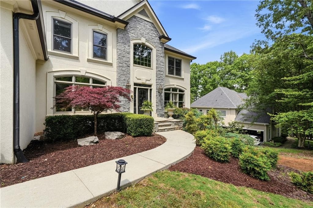 7 bedroom, 4 bathroom, 6,010 sq ft single family residence for sale at 630 Danas Ridge Drive, Roswell, GA 30075 — photo 7