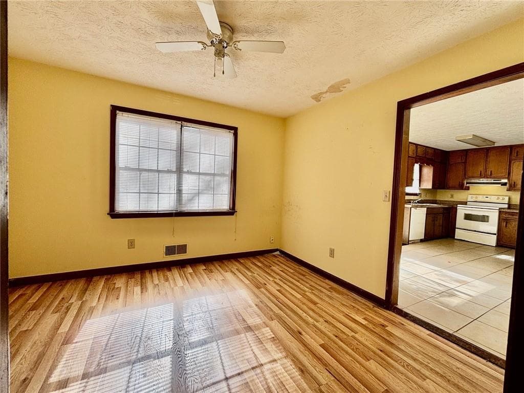 3 bedroom, 3 bathroom, 1,592 sq ft single family residence for sale at 5615 Pennybrook Court, Stone Mountain, GA 30087 — photo 5