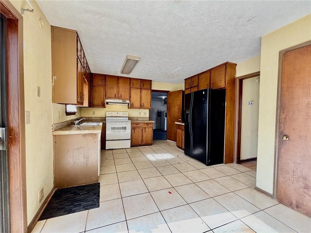 3 bedroom, 3 bathroom, 1,592 sq ft single family residence for sale at 5615 Pennybrook Court, Stone Mountain, GA 30087 — photo 6