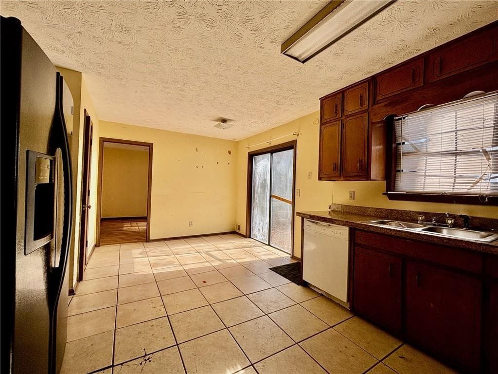 3 bedroom, 3 bathroom, 1,592 sq ft single family residence for sale at 5615 Pennybrook Court, Stone Mountain, GA 30087 — photo 7