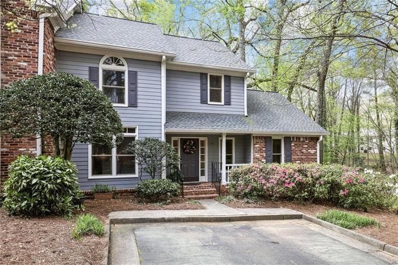 4 bedroom, 4 bathroom, 2,818 sq ft townhouse for sale at 175 Riverview Trail, Roswell, GA 30075 — photo 2