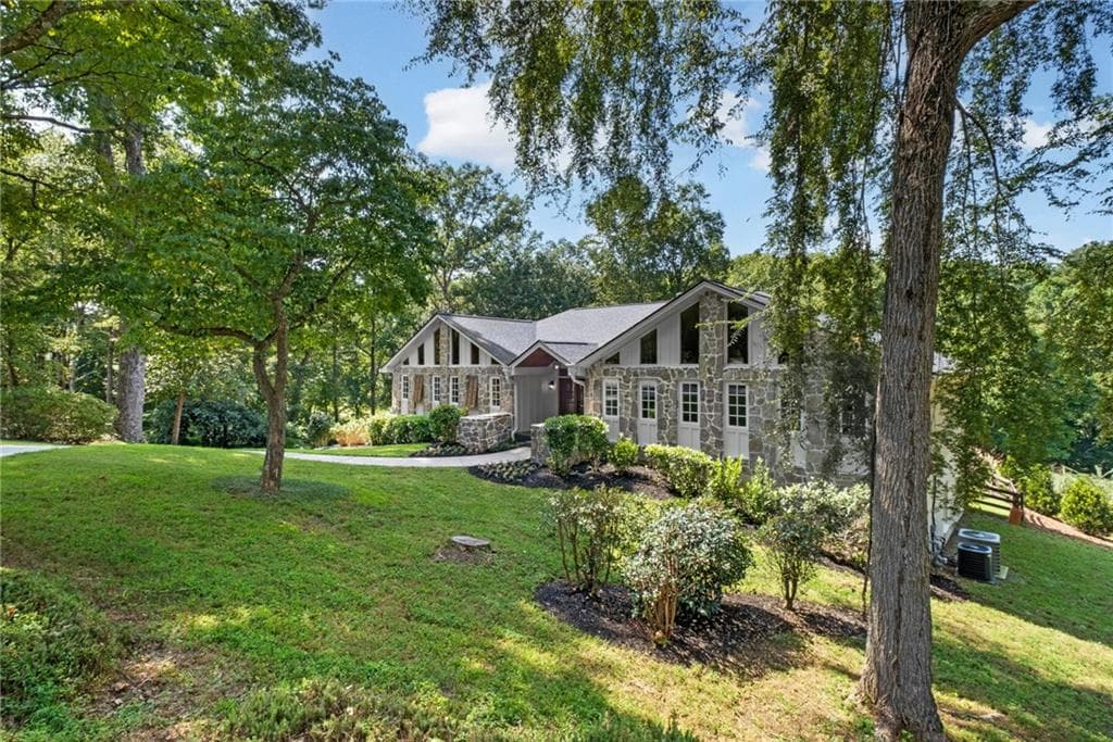 5 bedroom, 4 bathroom, 4,311 sq ft single family residence under contract at 35 Green Chase Court, Roswell, GA 30075 — photo 3