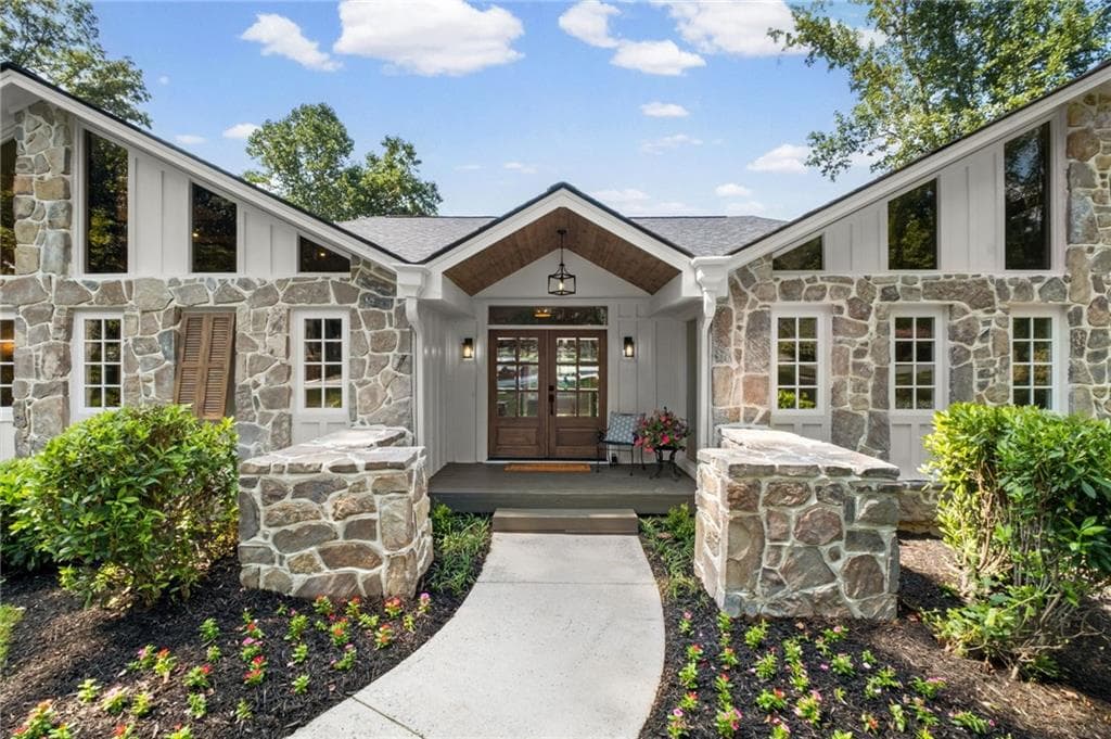 5 bedroom, 4 bathroom, 4,311 sq ft single family residence under contract at 35 Green Chase Court, Roswell, GA 30075 — photo 5