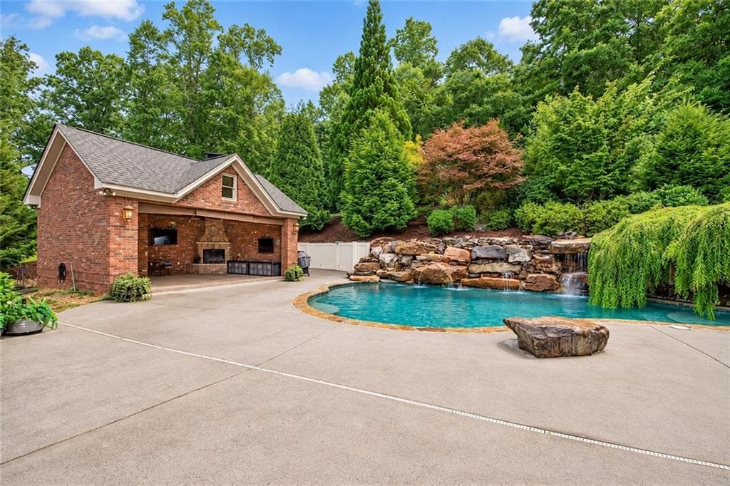 4 bedroom, 6 bathroom, 6,190 sq ft single family residence for sale at 5266 Hopewell Church Road, Gainesville, GA 30506 — photo 4