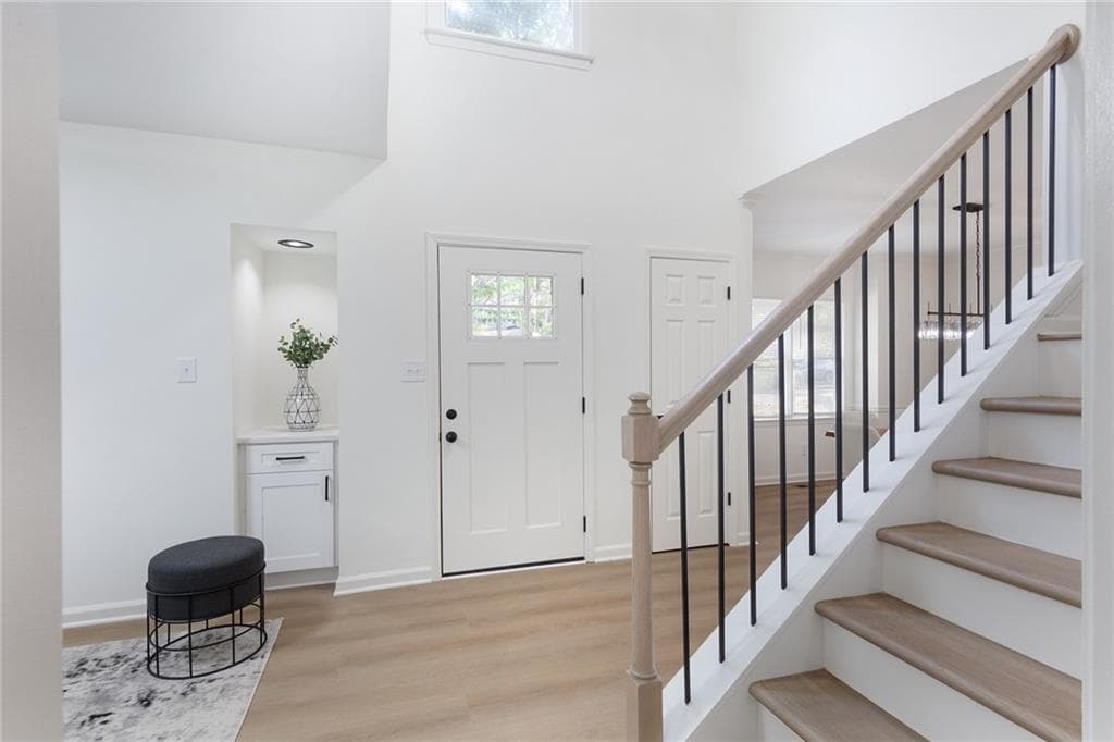 4 bedroom, 3 bathroom, 2,304 sq ft single family residence for sale at 655 Springharbor Drive, Woodstock, GA 30188 — photo 2