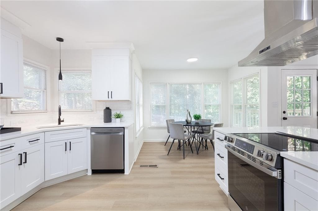 4 bedroom, 3 bathroom, 2,304 sq ft single family residence for sale at 655 Springharbor Drive, Woodstock, GA 30188 — photo 10