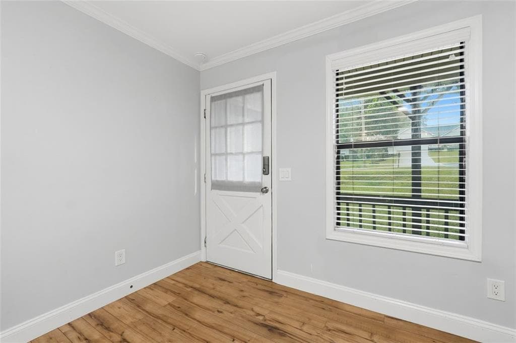 2 bedroom, 1 bathroom, 1,048 sq ft single family residence for sale at 2550 Lakeview Trail, Cumming, GA 30041 — photo 4