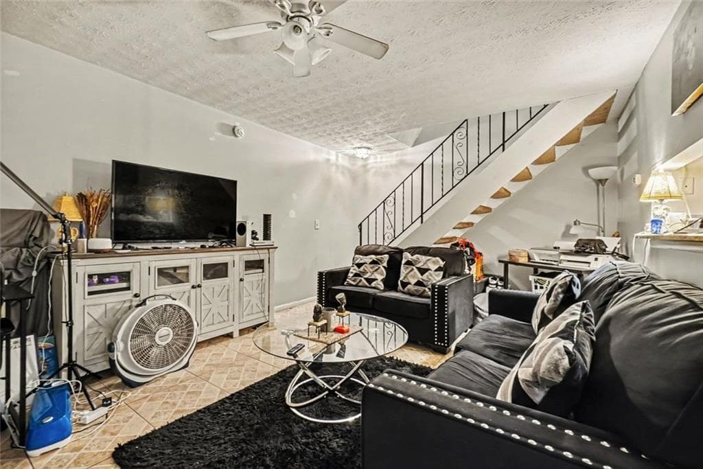 2 bedroom, 1 bathroom, 882 sq ft condominium for sale at 1345 Old Coach Road 15, Marietta, GA 30008 — photo 4