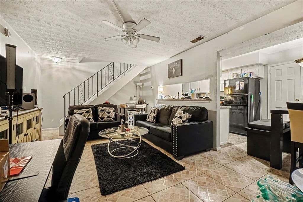 2 bedroom, 1 bathroom, 882 sq ft condominium for sale at 1345 Old Coach Road 15, Marietta, GA 30008 — photo 5