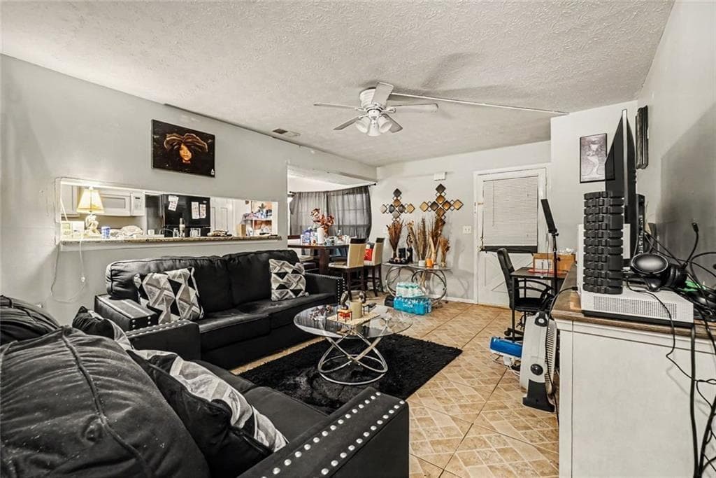 2 bedroom, 1 bathroom, 882 sq ft condominium for sale at 1345 Old Coach Road 15, Marietta, GA 30008 — photo 6