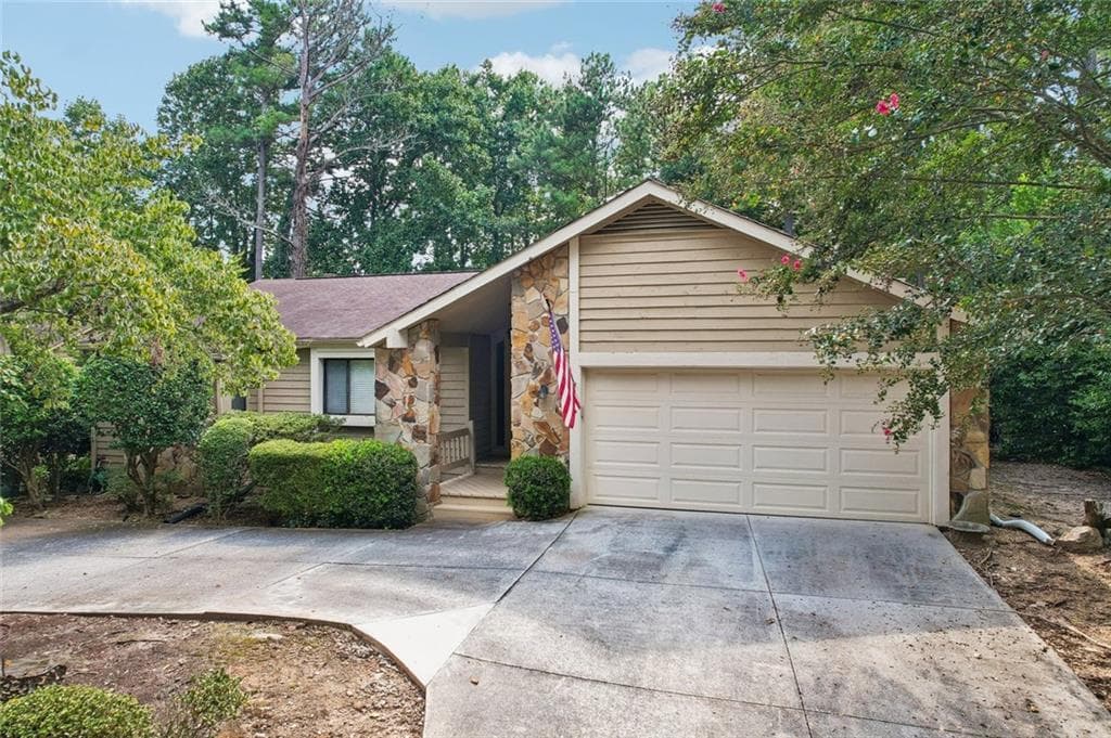 3 bedroom, 3 bathroom, 2,512 sq ft single family residence for sale at 1008 Muirfield Drive, Marietta, GA 30068