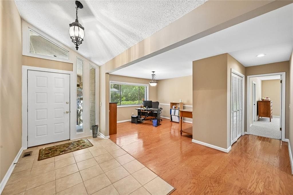 3 bedroom, 3 bathroom, 2,512 sq ft single family residence for sale at 1008 Muirfield Drive, Marietta, GA 30068 — photo 3