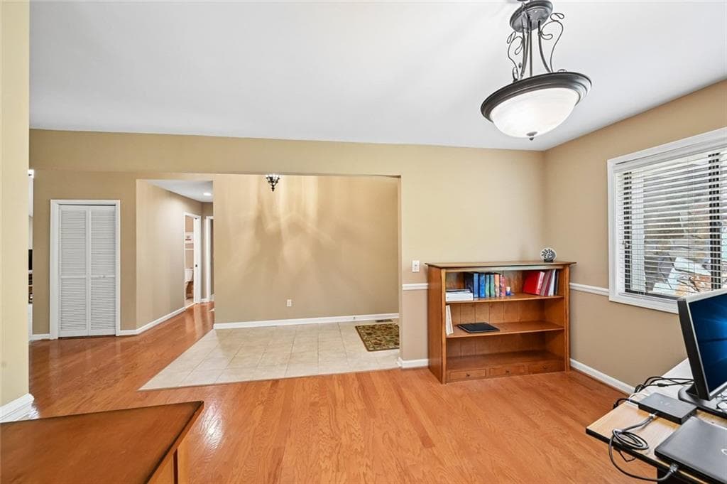 3 bedroom, 3 bathroom, 2,512 sq ft single family residence for sale at 1008 Muirfield Drive, Marietta, GA 30068 — photo 4