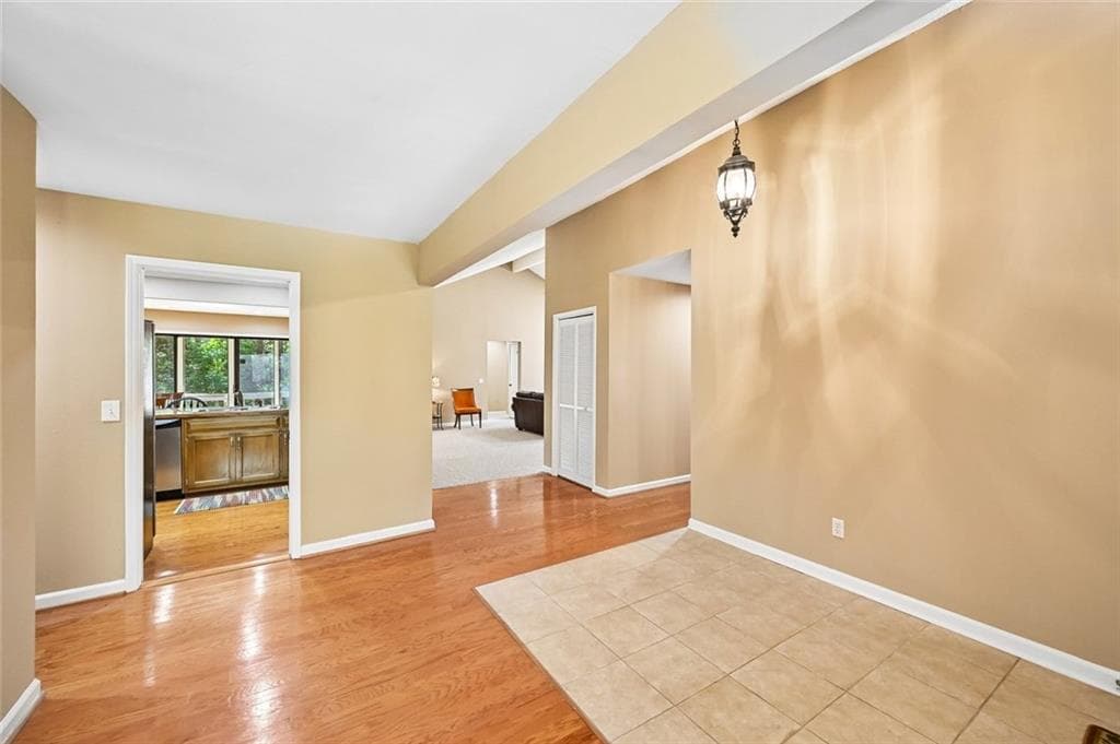 3 bedroom, 3 bathroom, 2,512 sq ft single family residence for sale at 1008 Muirfield Drive, Marietta, GA 30068 — photo 6