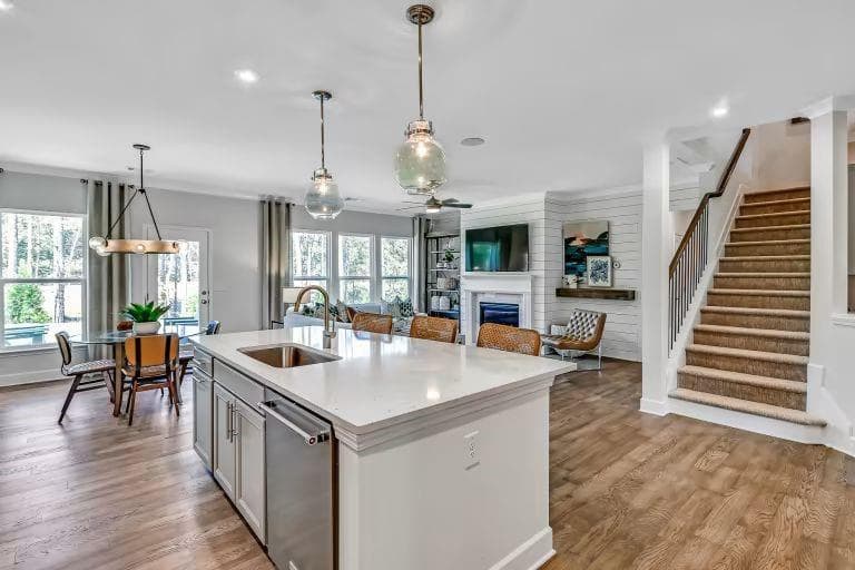 5 bedroom, 4 bathroom, 2,930 sq ft single family residence for sale at 1536 Waterchase Drive, Dacula, GA 30019 — photo 4