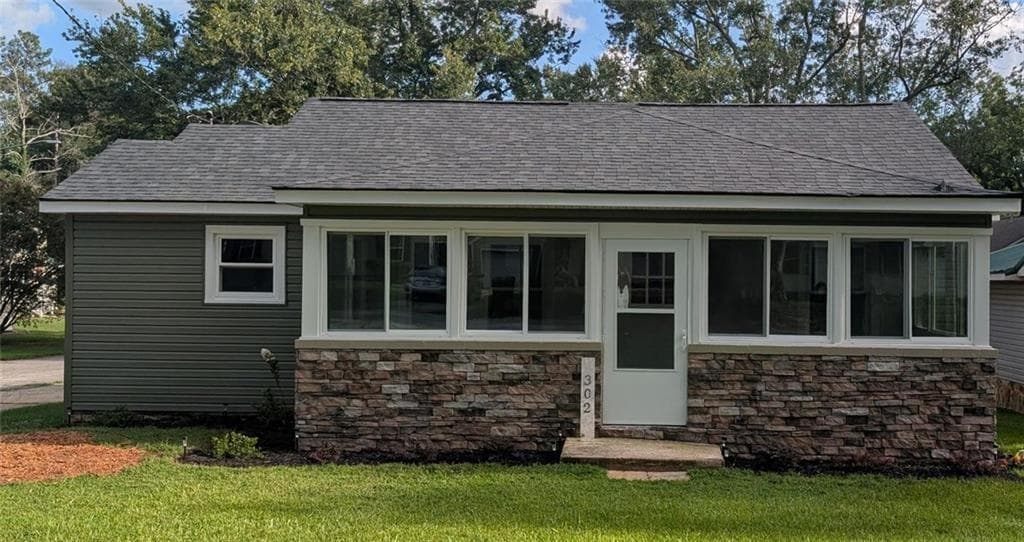 3 bedroom, 2 bathroom, 1,598 sq ft single family residence for sale at 302 Pennsylvania Avenue, Carrollton, GA 30117 — photo 2