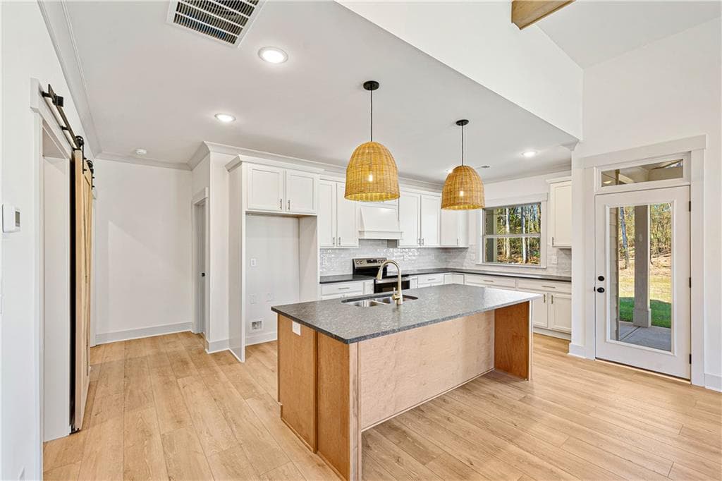 4 bedroom, 3 bathroom, 2,950 sq ft single family residence for sale at 33 Hometown Court, Jefferson, GA 30549 — photo 7