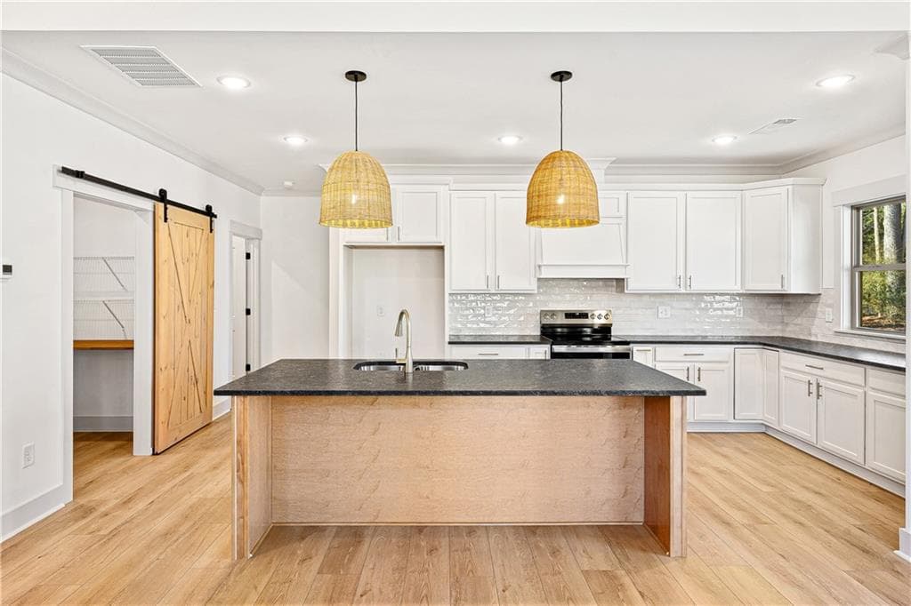 4 bedroom, 3 bathroom, 2,950 sq ft single family residence for sale at 33 Hometown Court, Jefferson, GA 30549 — photo 9
