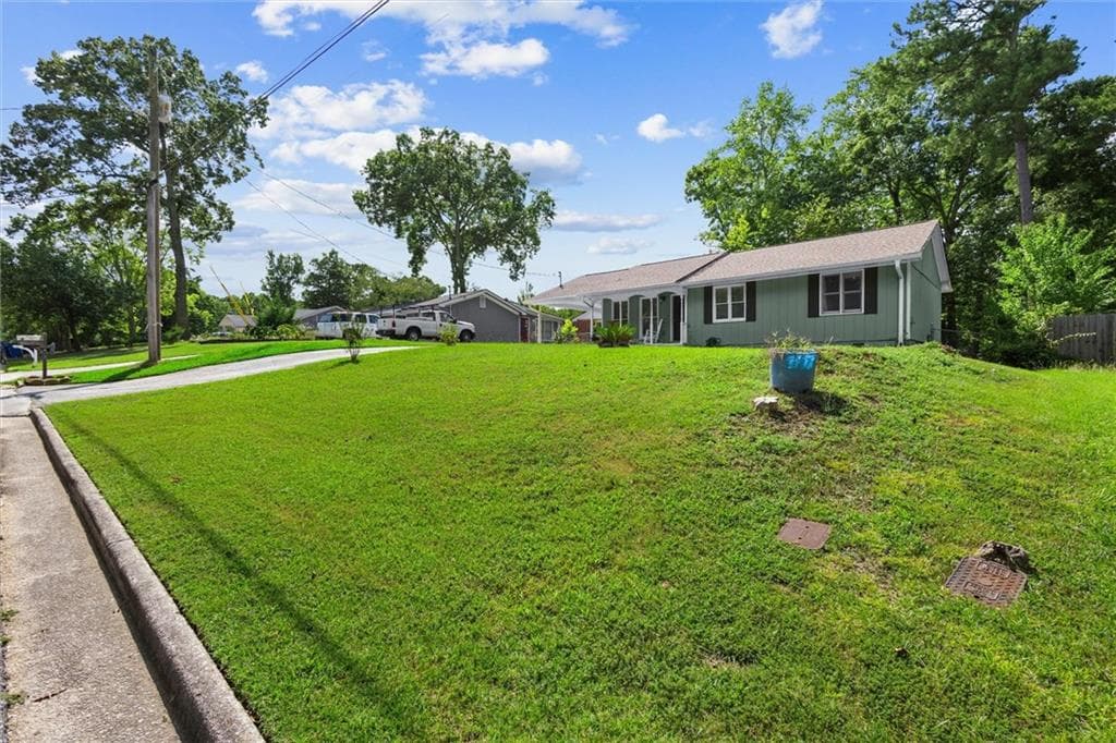 3 bedroom, 2 bathroom, 1,048 sq ft single family residence for sale at 413 Hemlock, Lawrenceville, GA 30046 — photo 3