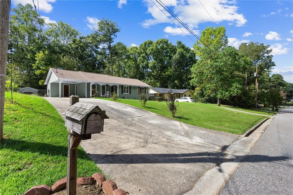 3 bedroom, 2 bathroom, 1,048 sq ft single family residence for sale at 413 Hemlock, Lawrenceville, GA 30046 — photo 5