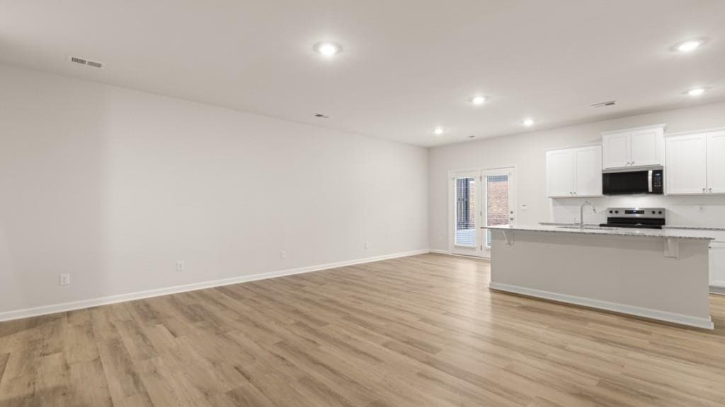 3 bedroom, 3 bathroom, 1,877 sq ft townhouse for sale at 2366 Carlton Parkway, Douglasville, GA 30135 — photo 3