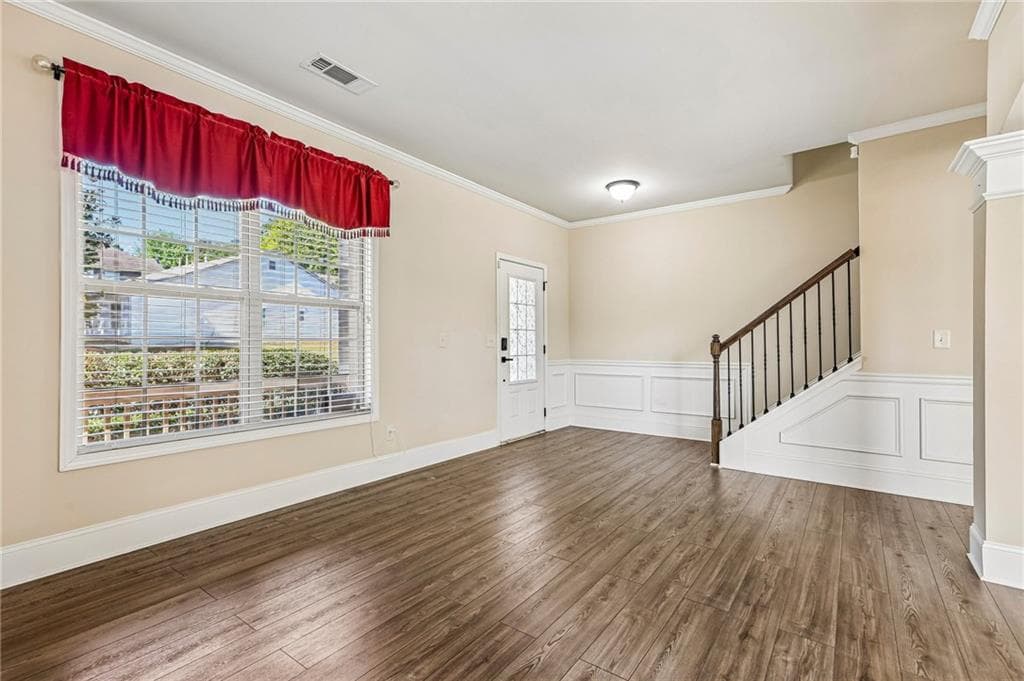 4 bedroom, 3 bathroom, 2,816 sq ft single family residence for sale at 202 Inverness Avenue, Newnan, GA 30263 — photo 4
