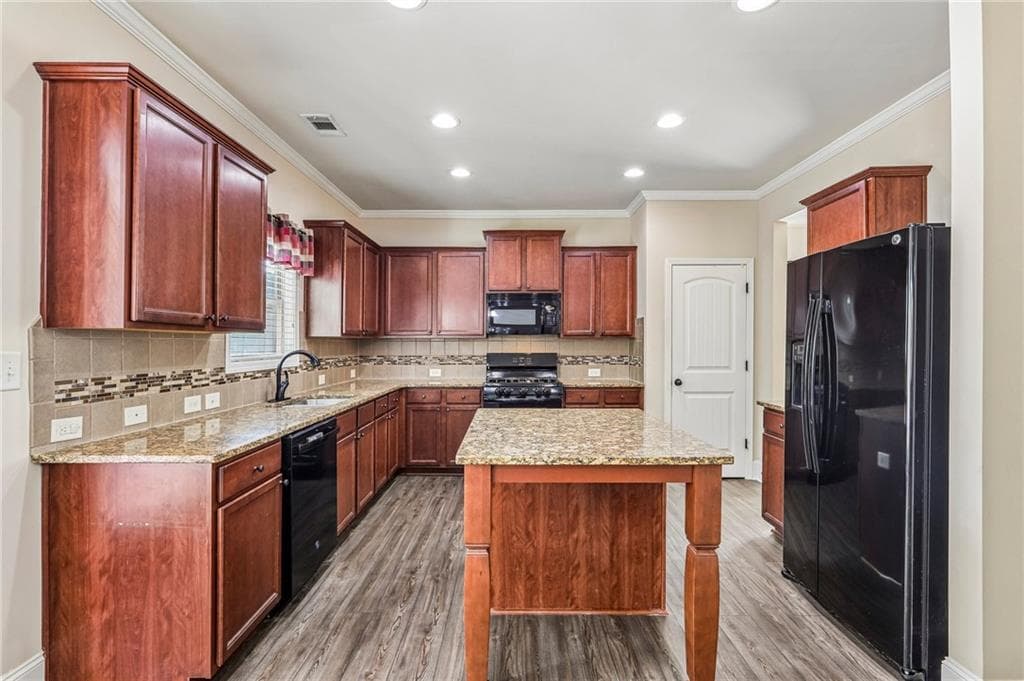 4 bedroom, 3 bathroom, 2,816 sq ft single family residence for sale at 202 Inverness Avenue, Newnan, GA 30263 — photo 9