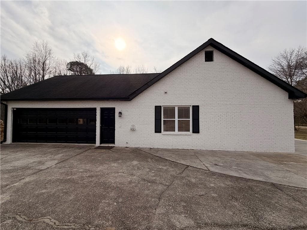 3 bedroom, 3 bathroom, 2,319 sq ft single family residence for sale at 4625 Spout Springs Road, Buford, GA 30519 — photo 3