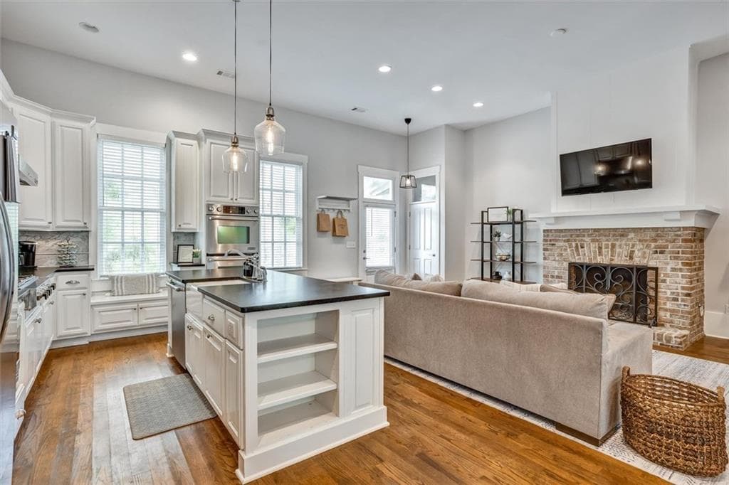 3 bedroom, 4 bathroom, 2,976 sq ft townhouse for sale at 10671 Serenbe Lane, Chattahoochee Hills, GA 30268 — photo 7