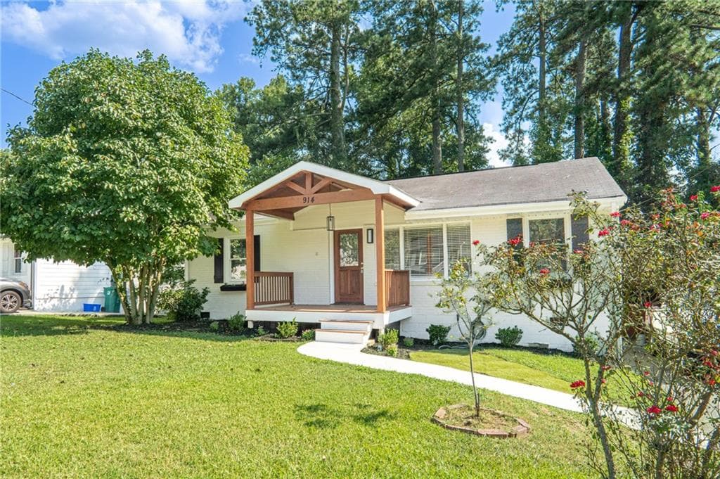 2 bedroom, 1 bathroom, 1,132 sq ft single family residence for rent at 914 Bank Street, Smyrna, GA 30080 for $2,100 a month — photo 1 of 15