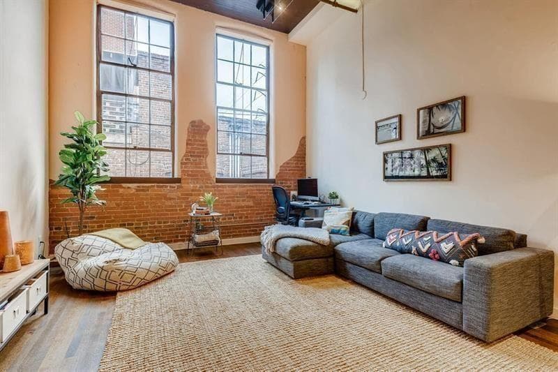 2 bedroom, 1 bathroom, 2,504 sq ft condominium for sale at 19 Hilliard Street 4, Atlanta, GA 30312 — photo 1 of 23