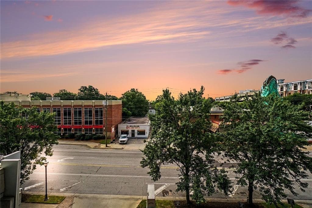 1 bedroom, 1 bathroom, 779 sq ft condominium for sale at 250 Pharr Road 315, Atlanta, GA 30305 — photo 2