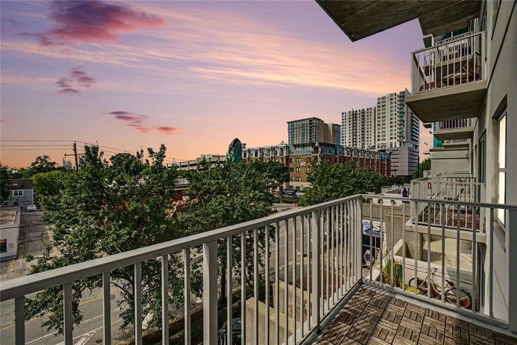1 bedroom, 1 bathroom, 779 sq ft condominium for sale at 250 Pharr Road 315, Atlanta, GA 30305 — photo 3