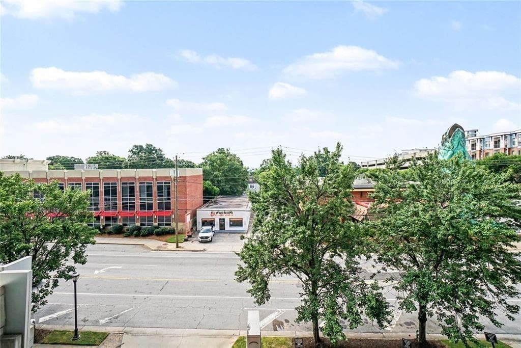 1 bedroom, 1 bathroom, 779 sq ft condominium for sale at 250 Pharr Road 315, Atlanta, GA 30305 — photo 5