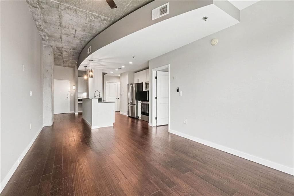 1 bedroom, 1 bathroom, 779 sq ft condominium for sale at 250 Pharr Road 315, Atlanta, GA 30305 — photo 6
