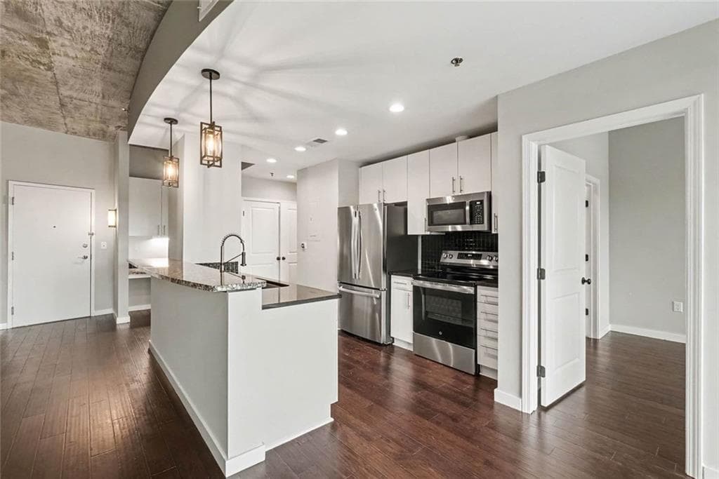 1 bedroom, 1 bathroom, 779 sq ft condominium for sale at 250 Pharr Road 315, Atlanta, GA 30305 — photo 8