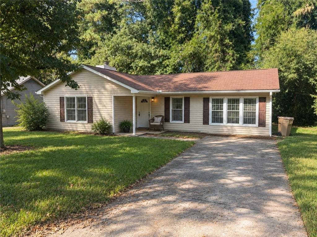 3 bedroom, 2 bathroom, 1,609 sq ft single family residence under contract at 6103 Chaseland Drive, Jonesboro, GA 30236