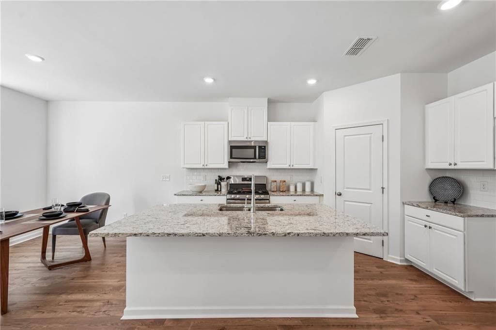 3 bedroom, 3 bathroom, 2,034 sq ft single family residence under contract at 207 Groveton Court, Euharlee, GA 30145 — photo 3
