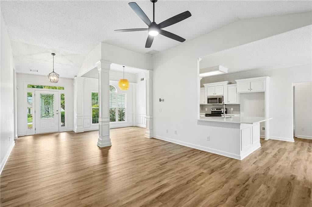 4 bedroom, 2 bathroom, 2,214 sq ft single family residence for sale at 399 Laurel Oaks Lane, Jefferson, GA 30549 — photo 5