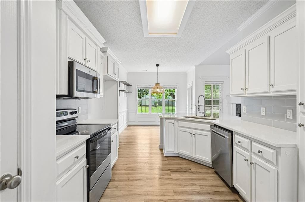 4 bedroom, 2 bathroom, 2,214 sq ft single family residence for sale at 399 Laurel Oaks Lane, Jefferson, GA 30549 — photo 6
