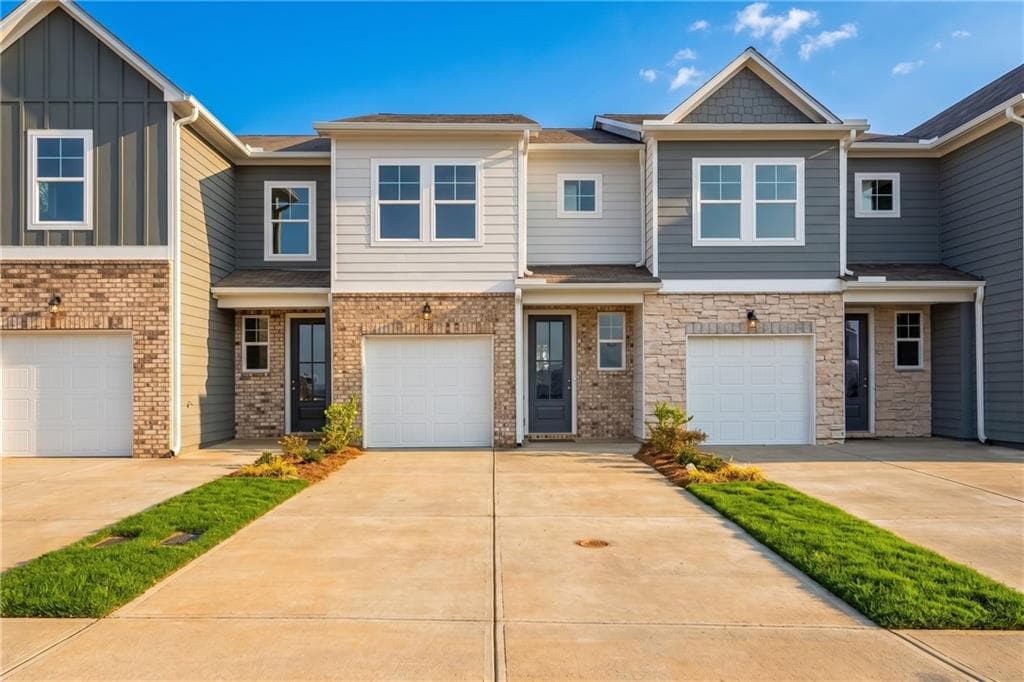 3 bedroom, 3 bathroom, 1,642 sq ft townhouse for sale at 530 Crown Drive, Emerson, GA 30137 — photo 2