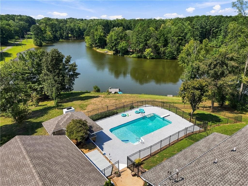7 bedroom, 6 bathroom, 2,600 sq ft single family residence for sale at 479 Montview Drive, Jasper, GA 30143 — photo 3