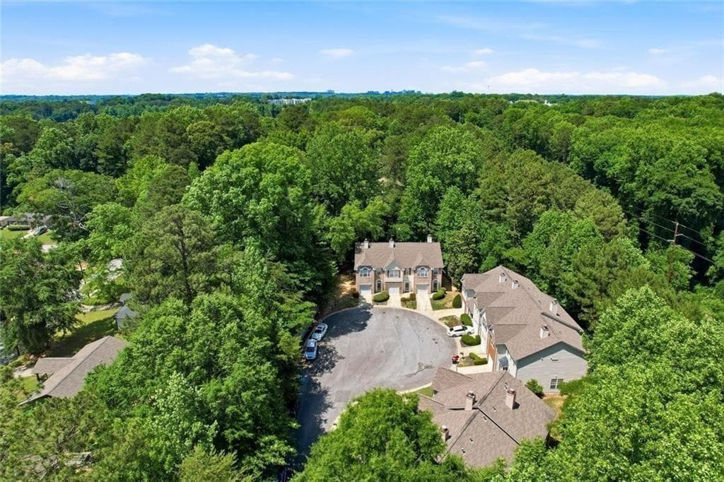 2 bedroom, 3 bathroom, 1,594 sq ft townhouse under contract at 1605 Jackson Trace Court, Atlanta, GA 30318 — photo 3