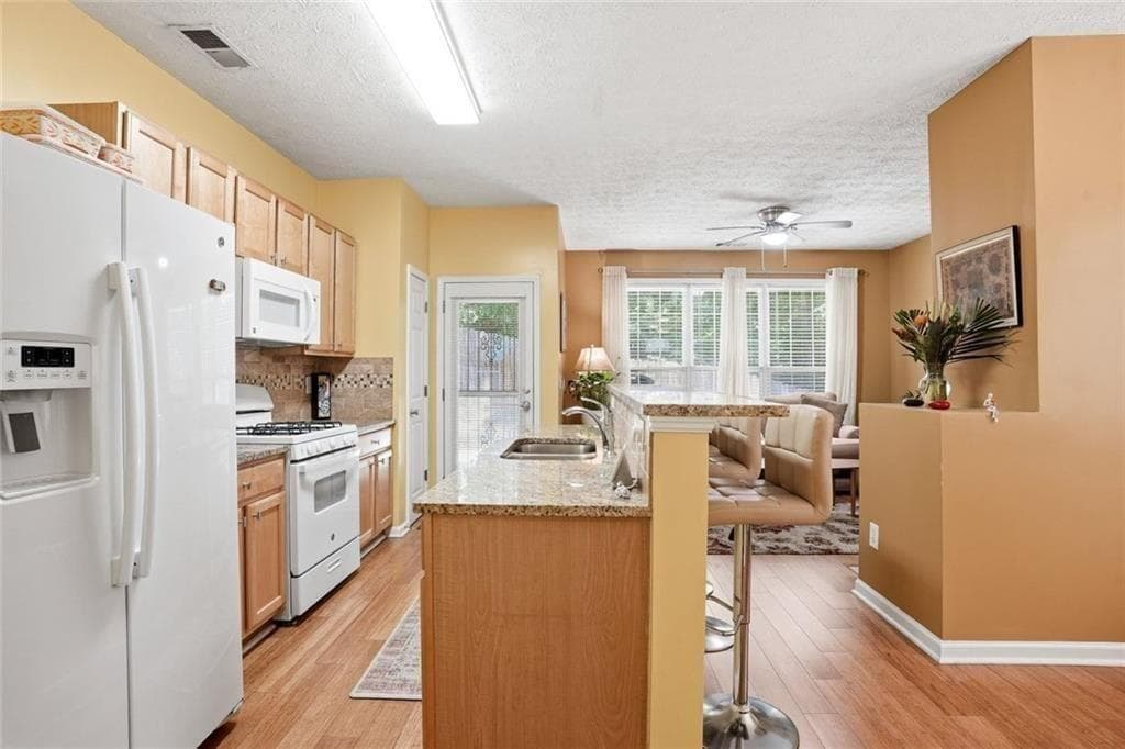 2 bedroom, 3 bathroom, 1,594 sq ft townhouse under contract at 1605 Jackson Trace Court, Atlanta, GA 30318 — photo 9