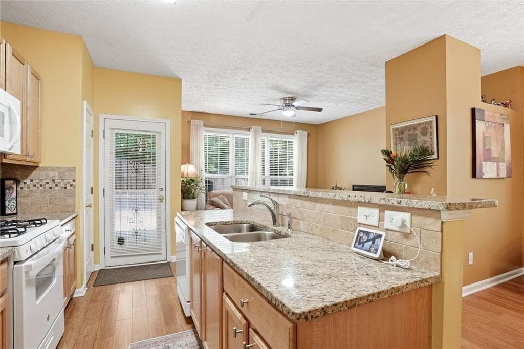2 bedroom, 3 bathroom, 1,594 sq ft townhouse under contract at 1605 Jackson Trace Court, Atlanta, GA 30318 — photo 10