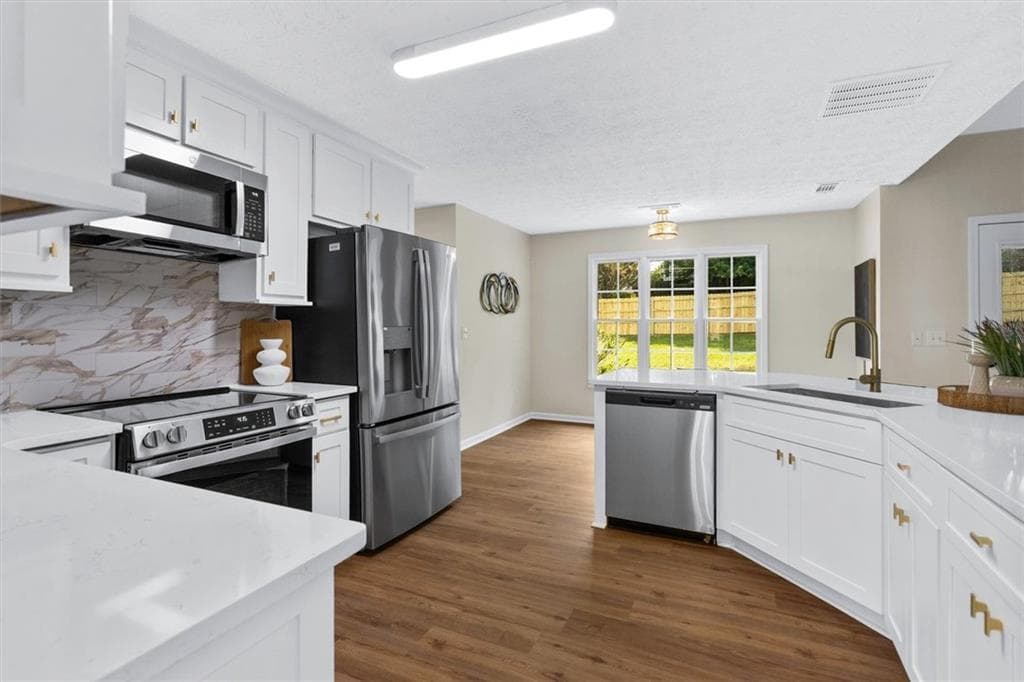 3 bedroom, 3 bathroom, 2,563 sq ft single family residence for sale at 2100 Southern Walk Terrace, Dacula, GA 30019 — photo 5