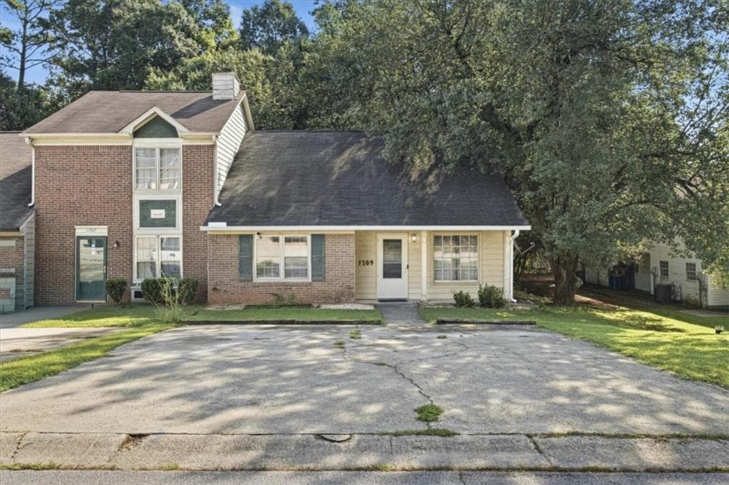 3 bedroom, 3 bathroom, 1,313 sq ft townhouse under contract at 1709 Winchester Way, Conyers, GA 30013 — photo 2
