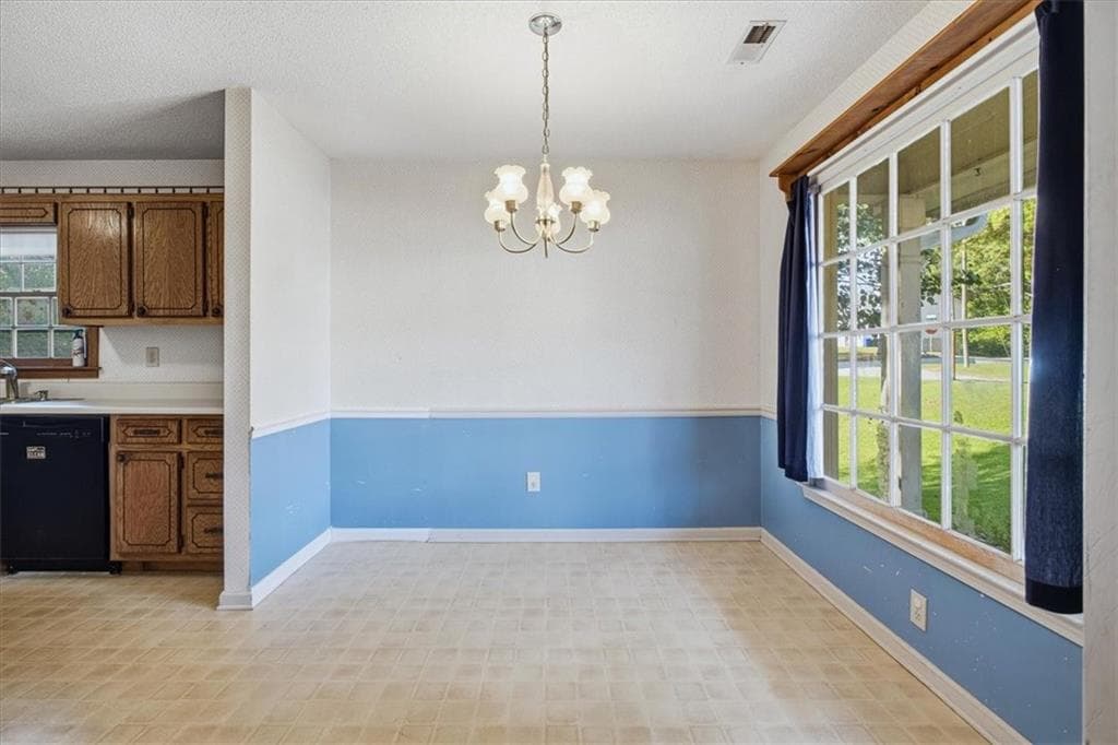 3 bedroom, 3 bathroom, 1,313 sq ft townhouse under contract at 1709 Winchester Way, Conyers, GA 30013 — photo 6